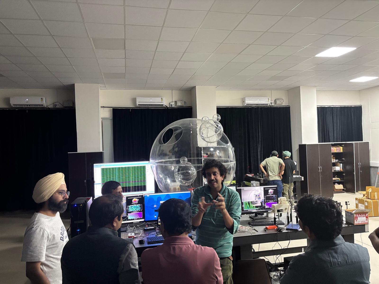 Discussion amongst the faculties in the main lab