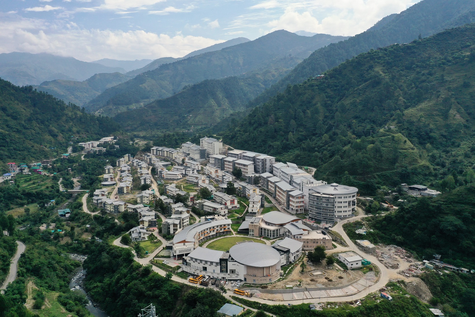 Panoramic view of a quantum research lab with advanced equipment.